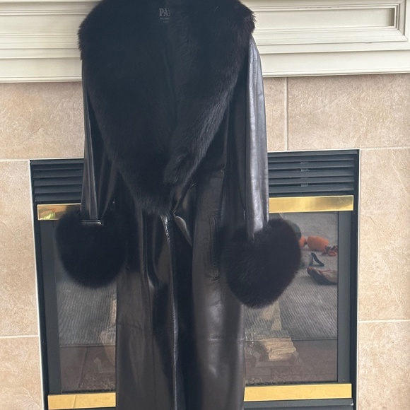 BLACK 100 % FULL LENGTH LEATHER COAT WITH FOX FUR COLLAR & CUFFS - Picture 1 of 5